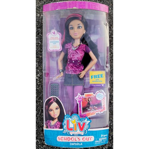 2010 Liv Daniela Schools Out Real Girls Real Life Doll NEW IN BOX - Picture 3 of 7